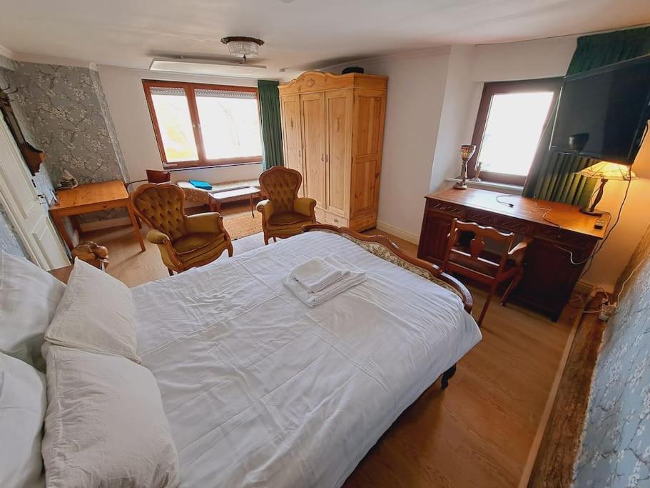 Haus Moselwald - 3 Bedrooms Enkirch Bagian luar foto